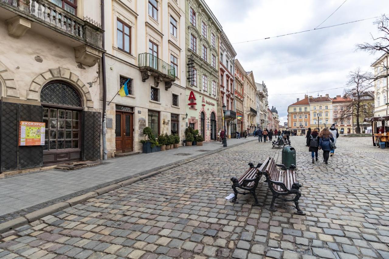 Grand Apartments On Rynok Square Leopoli Esterno foto