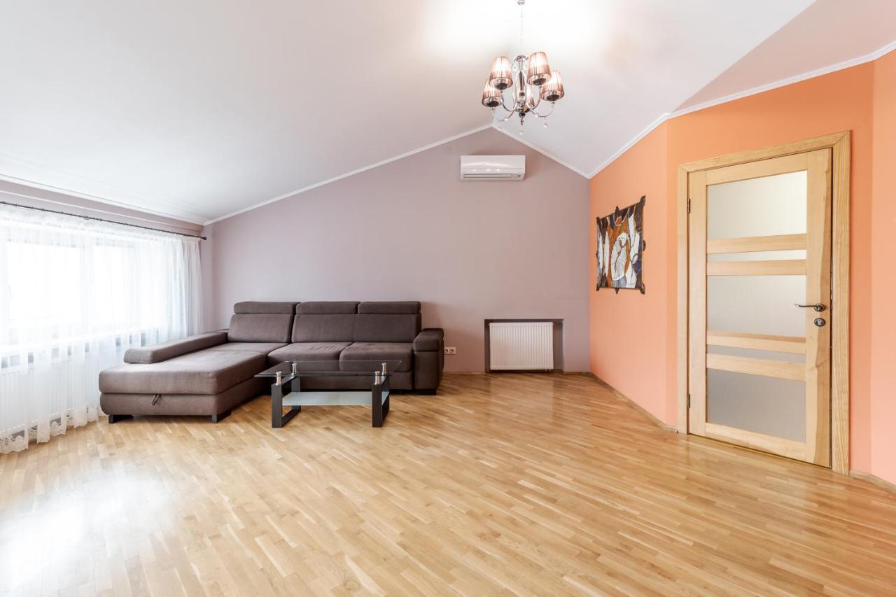 Grand Apartments On Rynok Square Leopoli Esterno foto